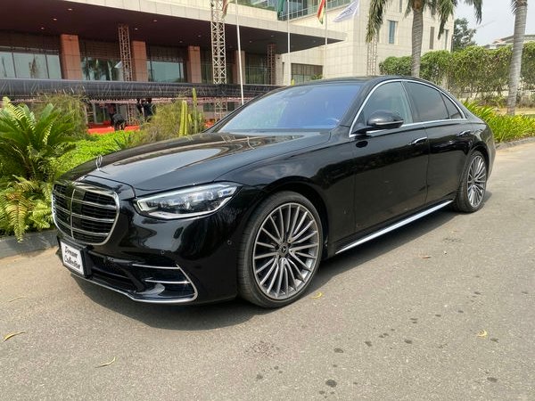 Mercedes Benz S-Class angle 3